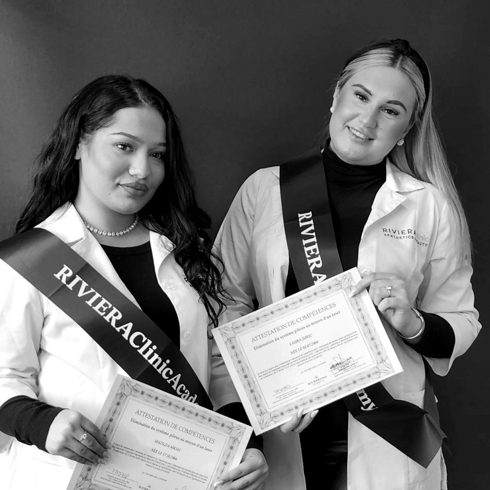 Deux diplômées de RIVIERAClinic Academy avec leur attestation O-LRNIS