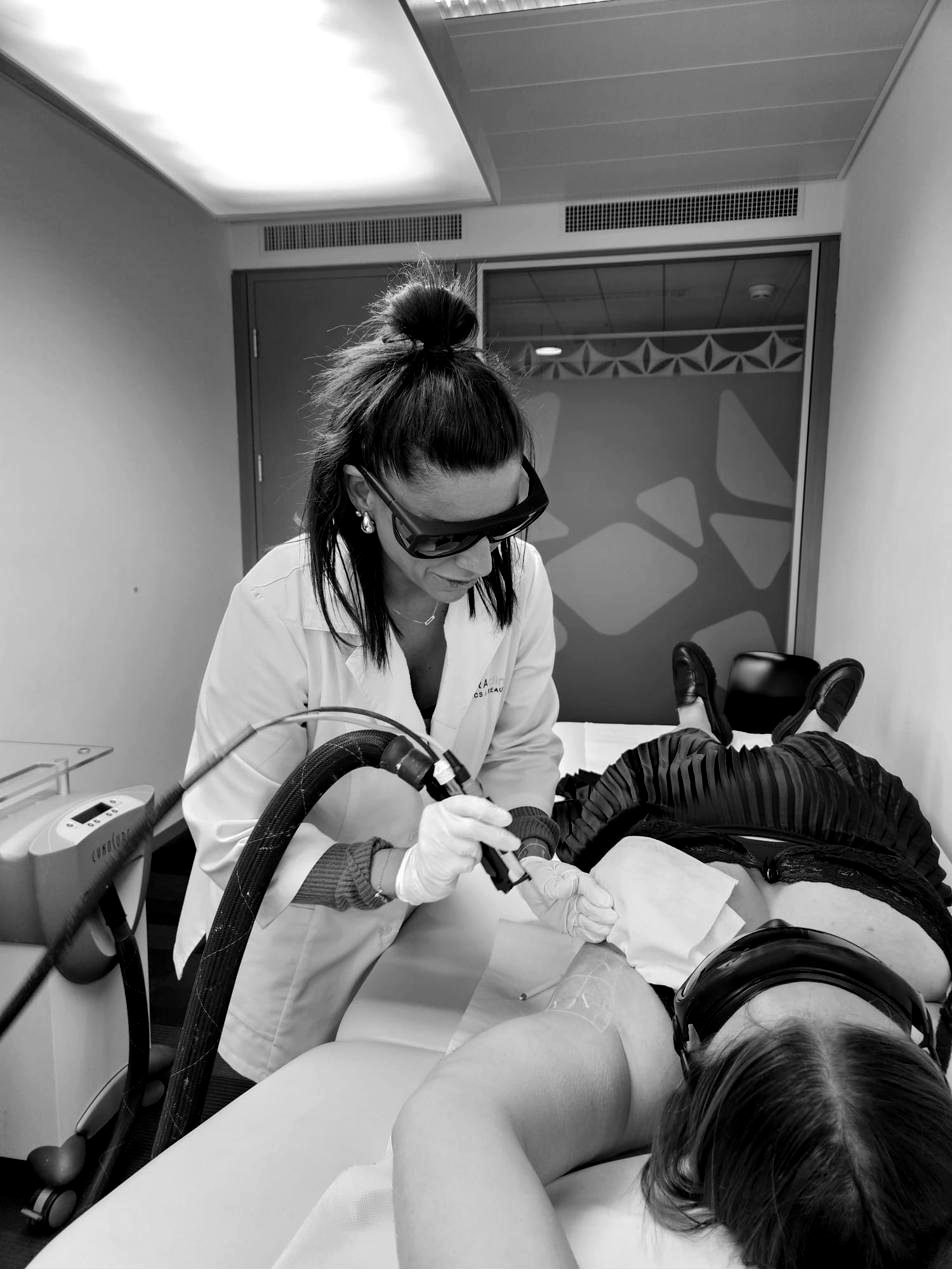 Pratique de l'épilation laser encadrée pendant la formation